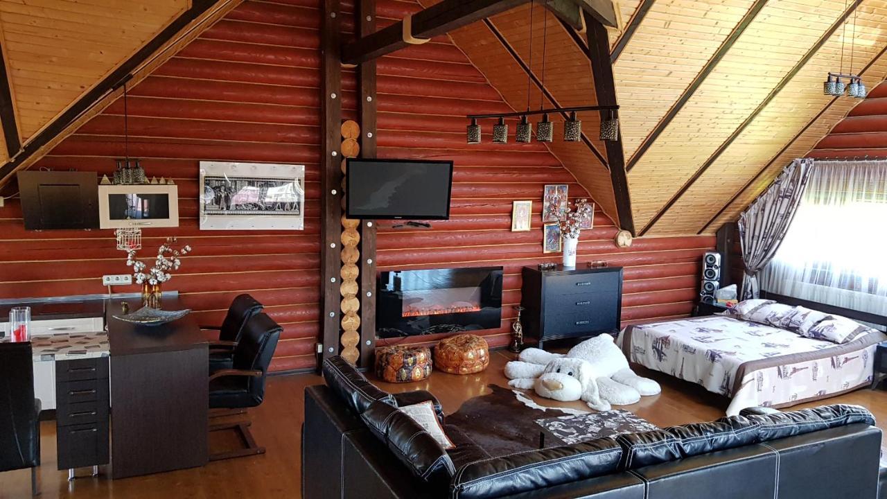 Luxury Apartments With Pool And Sauna In The Villa Chernivtsi Exterior foto