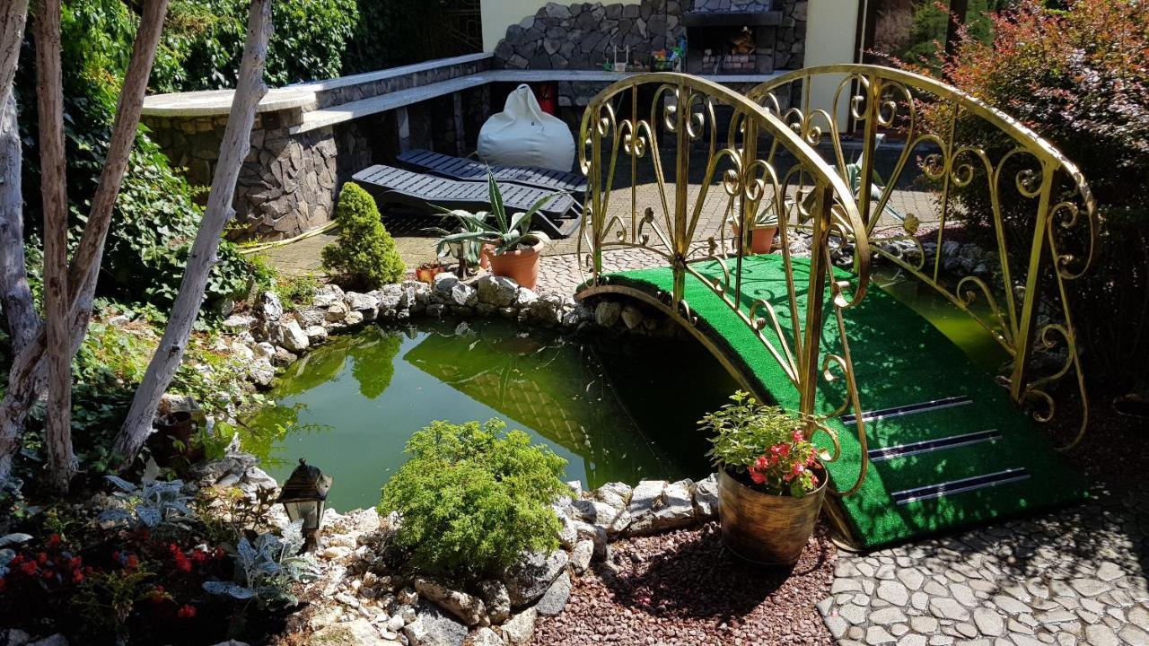 Luxury Apartments With Pool And Sauna In The Villa Chernivtsi Exterior foto