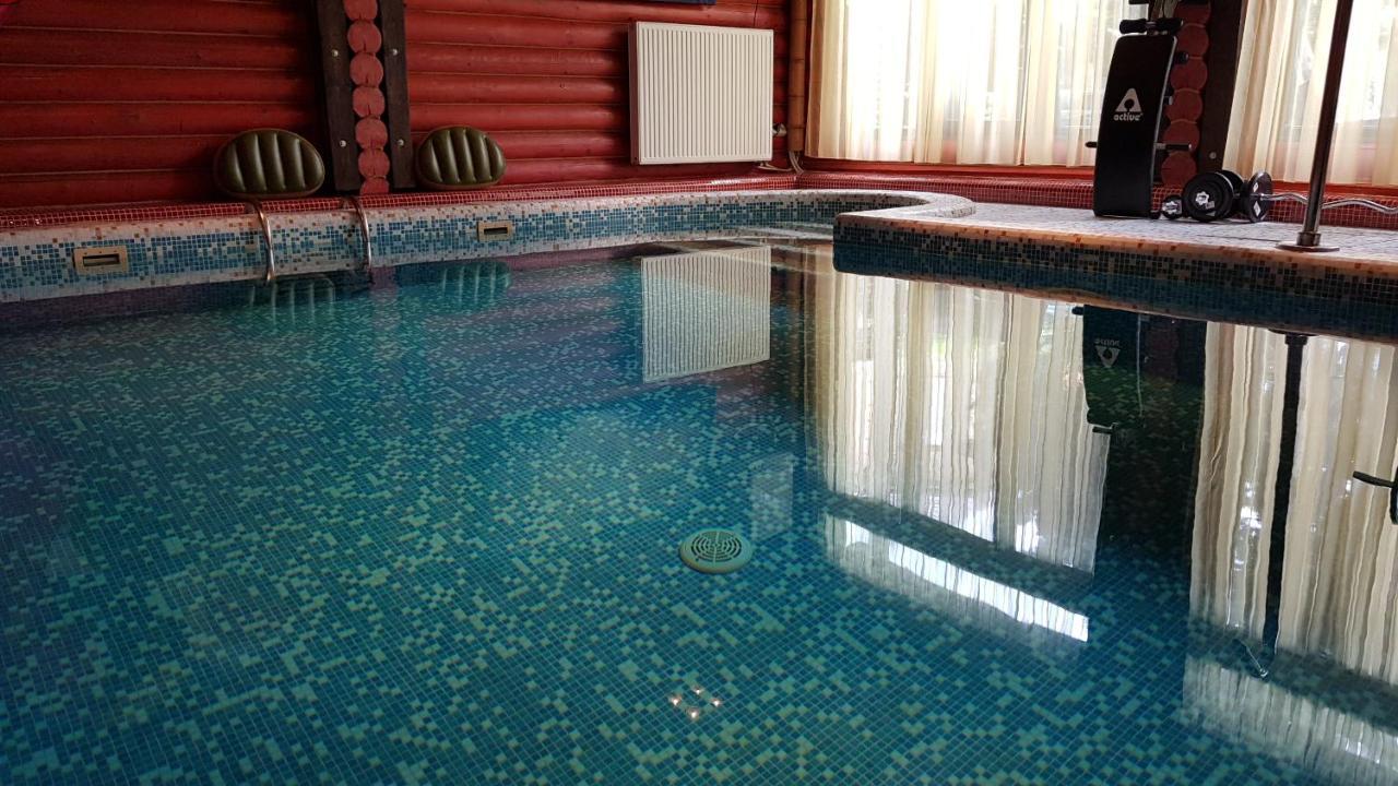 Luxury Apartments With Pool And Sauna In The Villa Chernivtsi Exterior foto