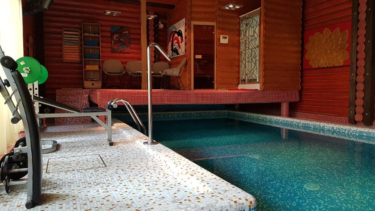 Luxury Apartments With Pool And Sauna In The Villa Chernivtsi Exterior foto