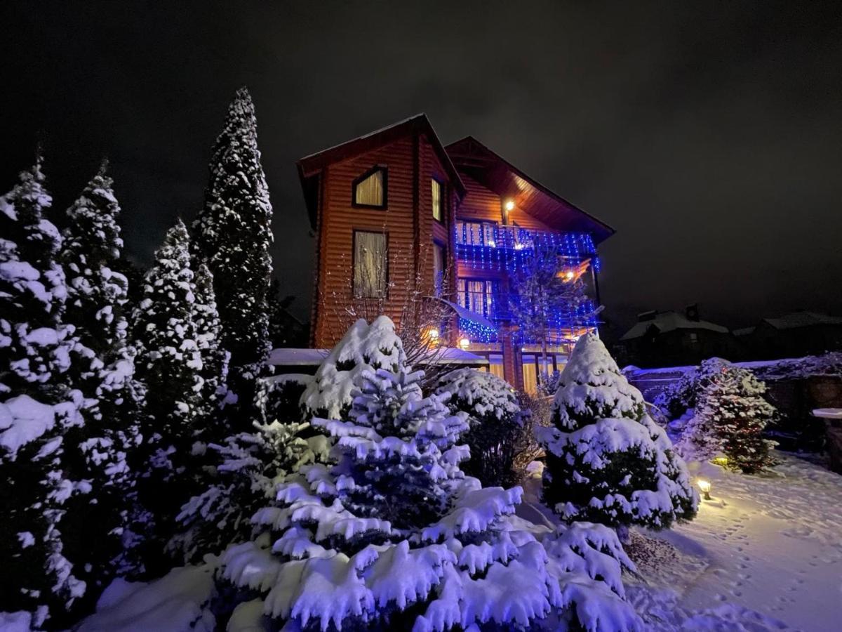 Luxury Apartments With Pool And Sauna In The Villa Chernivtsi Exterior foto