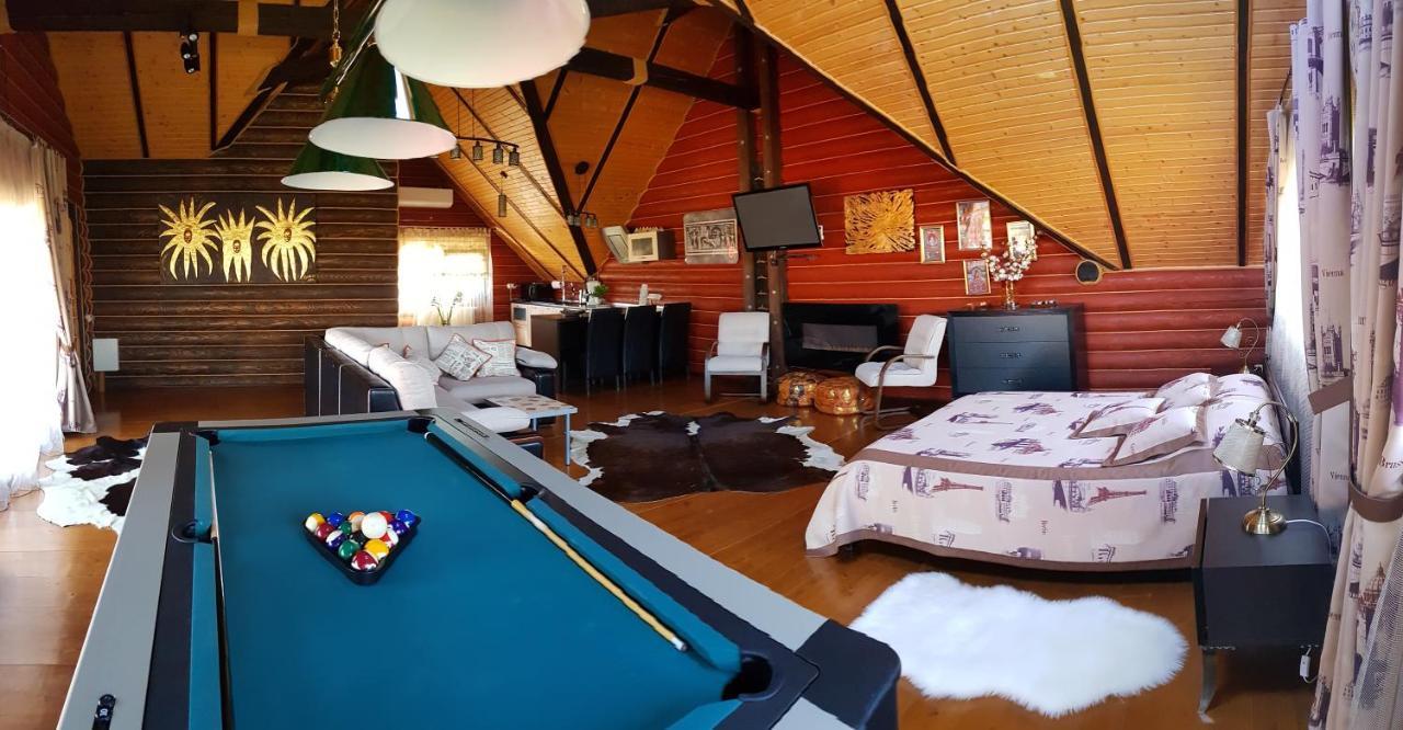 Luxury Apartments With Pool And Sauna In The Villa Chernivtsi Exterior foto