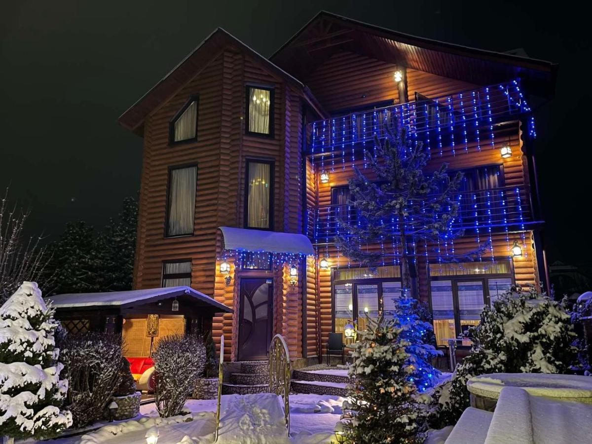 Luxury Apartments With Pool And Sauna In The Villa Chernivtsi Exterior foto