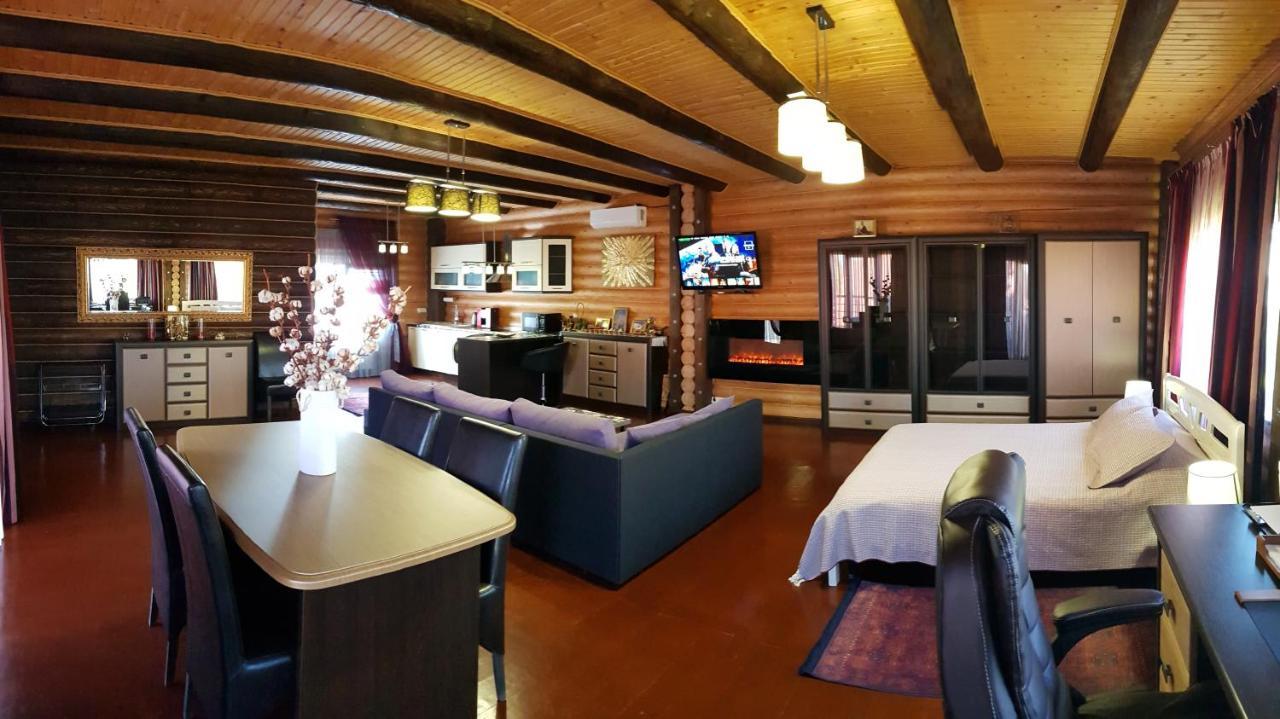 Luxury Apartments With Pool And Sauna In The Villa Chernivtsi Exterior foto